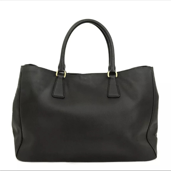 LAST CHANCE OFFER HAS BEEN MADE!!Prada Saffiano leather. Near mint condition!! I - Picture 8 of 14